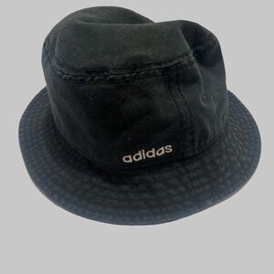 Adidas bucket hat